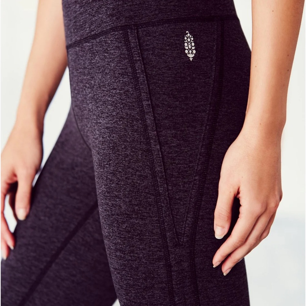 FREE PEOPLE MOVEMENT
INFINITY LEGGINGS size small